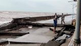 Nam Định: Sóng lớn đánh sạt lở kè biển Thịnh Long