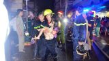 Cứu 5 người kẹt trong đám cháy ở Sài Gòn
