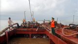 Nam Định: Bắt quả tang 2 tàu hút cát trái phép trên biển