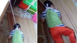 Người thân bé trai bị buộc dây, treo lên cửa sổ trường nói gì?