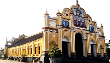 Nhà thờ gỗ không dùng đinh ở Nam Định