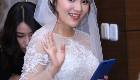 Quán quân Vietnam Idol Nhật Thủy lộ bụng bầu trong ngày cưới