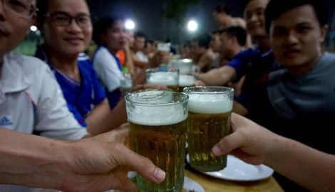Nam Định: Kỳ lạ nơi làm cốc vại chỉ để uống bia hơi Hà Nội