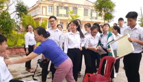 Cười ngất với bí kíp chụp ảnh thẻ của học sinh Nam Định