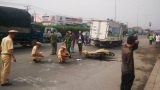 Chồng chở đi làm, người phụ nữ chết thảm dưới bánh xe tải