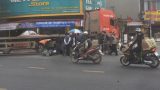 Nam Định: Va chạm với container, 3 người trên xe máy nhập viện