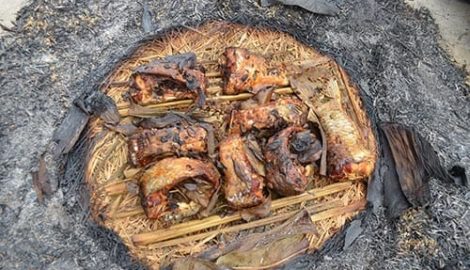 Chùm ảnh: “Úp chậu” nướng cá ngày Tết ở Nam Định