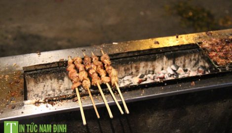 Trải nghiệm món Bún Chả Thành Nam