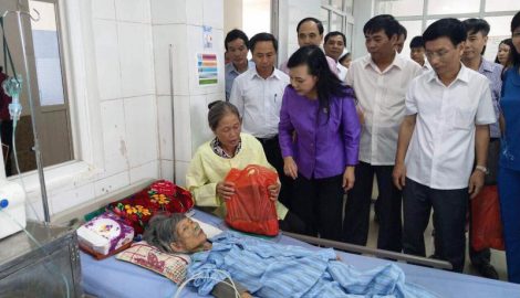 Bộ trưởng Bộ Y tế kiểm tra công tác y tế cơ sở tại Nam Định