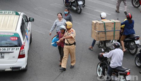 Nam Định: Anh CSGT tử tế và ‘miếng ngọt lọt tận xương’