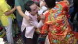 Khởi tố vụ thầy đồng đánh cô đồng tại Phủ Dầy