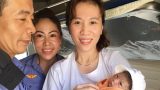 Nhân viên đường sắt giúp bà bầu sinh con trên tàu