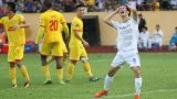 Mất chiến thắng trước Nam Định FC, Văn Toàn còn bị bạn gái troll không trượt phát nào