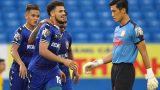 Thủ môn lớn tuổi nhất V.League bỏ khung thành phản đối trọng tài