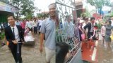 Nam Định: Tâm sự của cô dâu được kéo xuồng trong ngày cưới Nam Định: Tâm sự của cô dâu được kéo xuồng trong ngày cưới
