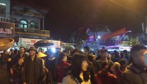 3h sáng, biển người đã chen chân về chợ Viềng Nam Định “bán rủi, mua may”