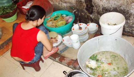 Khiếp đảm với chồng bát đũa trong 6 ngày Tết về nhà chồng