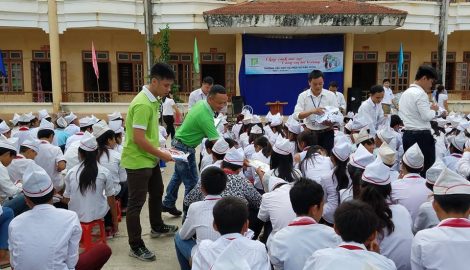 Tình người sau lũ dữ