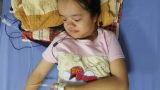 Hải Hậu: Xót xa cảnh bé gái bị chứng bệnh loạn sản xương đòn sọ hiếm gặp
