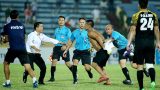 CĐV Nam Định hành hung trọng tài, đánh phóng viên trên sân Thiên Trường