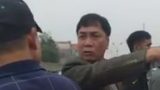 Chủ tịch xã xưng ‘mày tao’, thái độ phản cảm với dân khi đi xử lý cầu xây trái phép