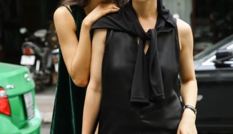 Chân dài Pháp mê mẩn các thiết kế của Li Lam