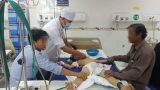 Bắt giam người cha pha thuốc sâu vào ngũ cốc cho 3 con uống