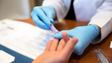 Sát ngày cưới, chú rể 27 tuổi đi khám sức khoẻ thì phát hiện nhiễm HIV