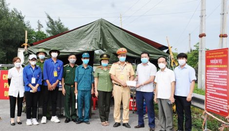 Nam Định : Hỗ trợ các chốt kiểm soát phòng chống dịch Covid-19 trên địa bàn huyện