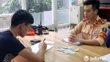 CSGT trả lại ví tiền và nhiều giấy tờ cho sinh viên Học viện Quân y