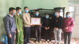 Khen thưởng hai gia đình hoãn đám cưới để phòng chống dịch COVD-19