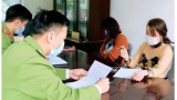 Một phụ nữ bị phạt 15 triệu vì gội đầu cho khách