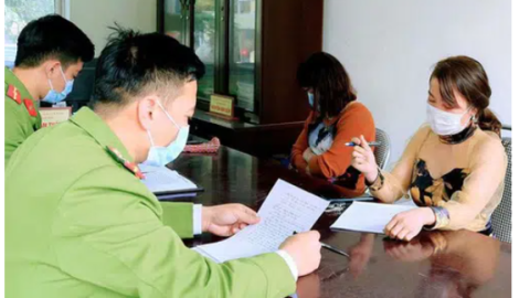 Một phụ nữ bị phạt 15 triệu vì gội đầu cho khách