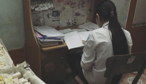 Tâm sự xót xa của chị gái trước áp lực học hành của em gái