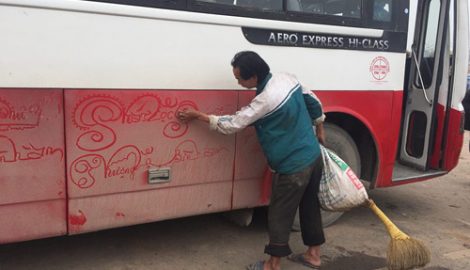 Nam Định: Người đàn ông bí ẩn vẽ lời chúc Tết lên lớp bụi bẩn ôtô là ai?
