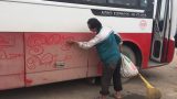 Nam Định: Người đàn ông bí ẩn vẽ lời chúc Tết lên lớp bụi bẩn ôtô là ai?