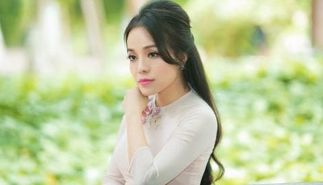 Ca sĩ Lan Anh (Nam Định) gây “sốc” khi tung clip hát nhạc Bolero