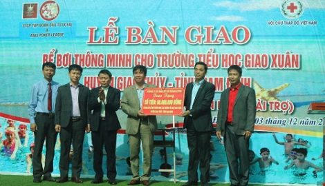 Trao tặng bể bơi thông minh cho học sinh ở Nam Định