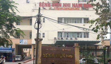 Tin mới vụ 2 nhân viên viện Nhi Nam Định ‘ăn bớt’ thuốc của bệnh nhân