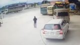 Tránh ô tô tải sang đường, xe khách tuyến Nam Định-Lào Cai lao thẳng vào quán cơm
