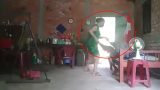 Clip: Người phụ nữ đánh đập dã man, xúc cát dính phân đổ lên người mẹ già khiến dân mạng phẫn nộ