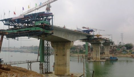 Gấp rút thi công cầu Thịnh Long: Phá thế ‘qua sông phải lụy đò’