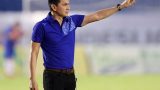 Kiatisak kinh ngạc về khả năng chơi bóng của cầu thủ Nam Định
