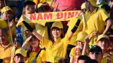 Hàng vạn CĐV Nam Định đồng loạt quay lưng phản đối trọng tài