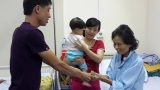 Gia đình cháu bé phẫu thuật tim bẩm sinh tặng lại tiền tài trợ thừa cho bệnh nhân nghèo