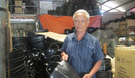 Từ một lão nông nghèo thành tỷ phú nhờ nghề “mổ” lốp ô tô cũ