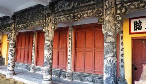Chiêm bái ngôi đình bằng đá duy nhất còn tồn tại ở Việt Nam