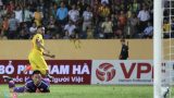 HLV Nam Định: ‘CĐV bức xúc với bầu Hiển từ mùa trước’