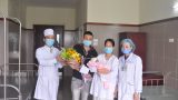 Bé gái chào đời trong khu cách ly dịch Covid-19 được xuất viện