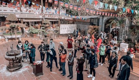 Người dân Nam Định vui xuân an toàn trong thời tiết nắng đẹp